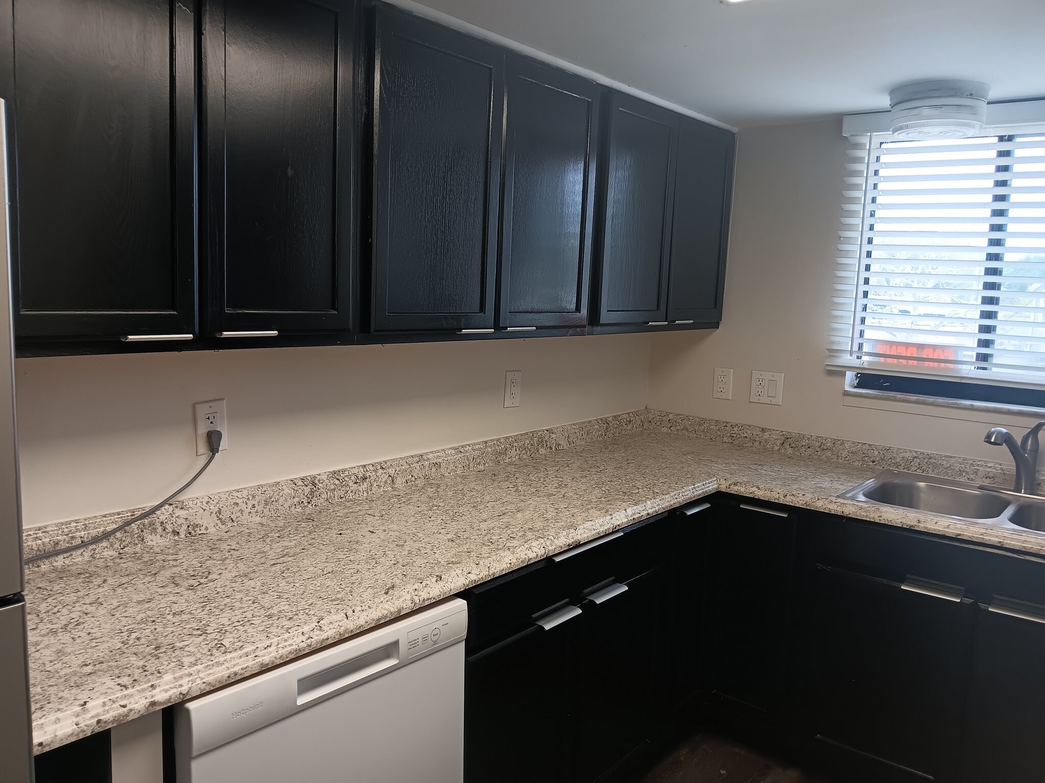 Building Photo - 2541 Myrtle Ave