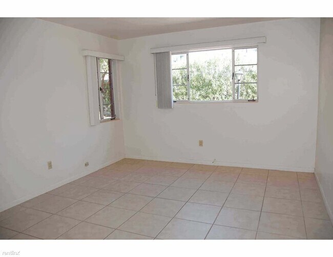 Building Photo - 1 br, 1 bath 4plex - 2919 East 10th Street