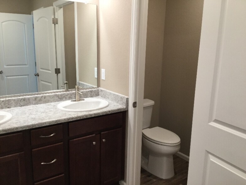 Building Photo - 2983 Cub Lake Dr