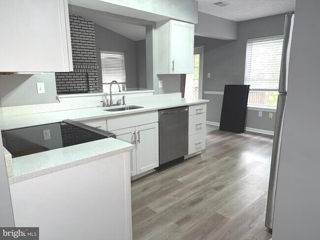 Building Photo - 4120 Lancaster Cir