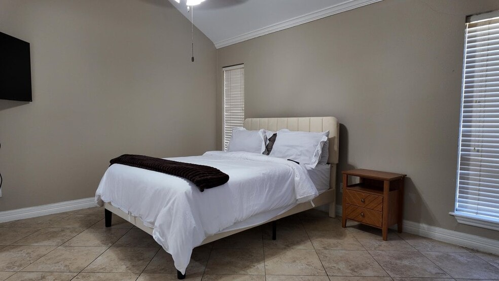 Building Photo - 1809 Highland Park Ave