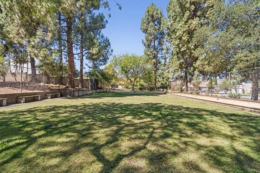 Building Photo - 40425 Chapel Way