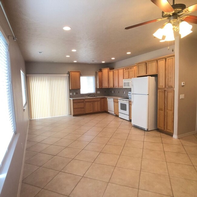 Building Photo - City of Grand Junction 2 Bedroom townhouse