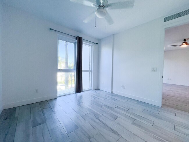 Building Photo - 1 S Palmway