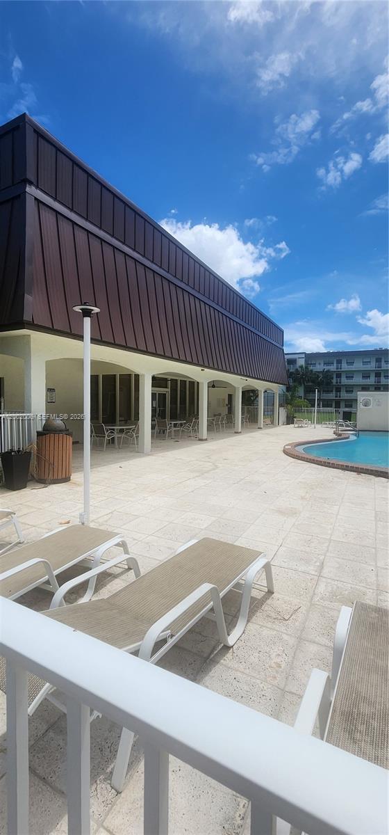 Building Photo - 500 NE 2nd St