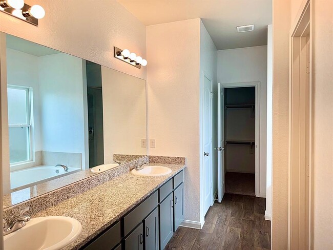 Building Photo - 15002 Sorrento Bay Ct