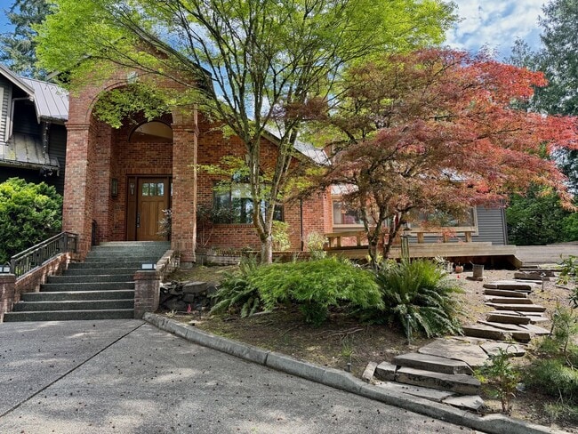 Building Photo - Luxury Estate Retreat in the Heart of Sammamish