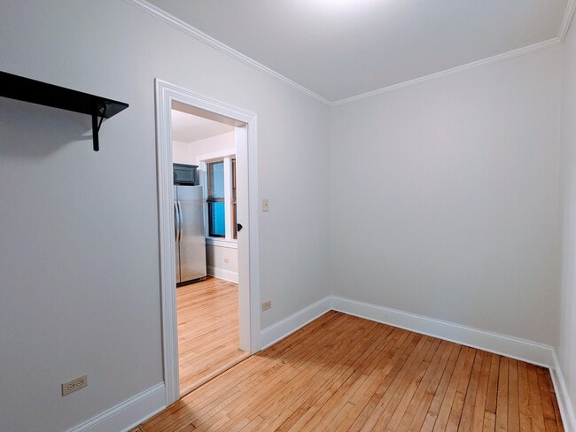 Building Photo - 3334 S May St