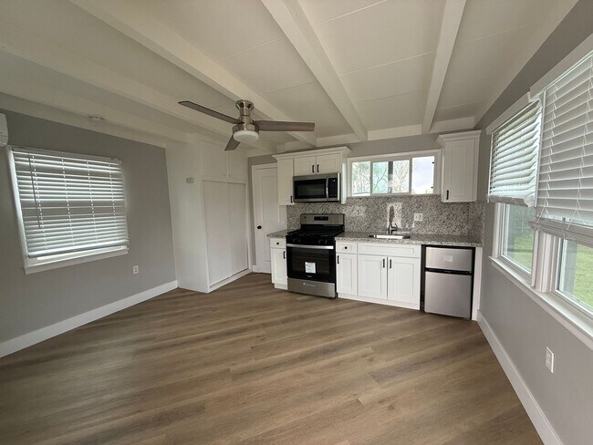 Building Photo - Multi Generation Home 4 Bedroom 3 Bath