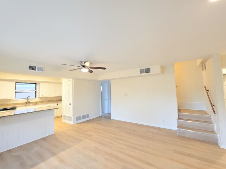 Building Photo - 174 Circle Dr