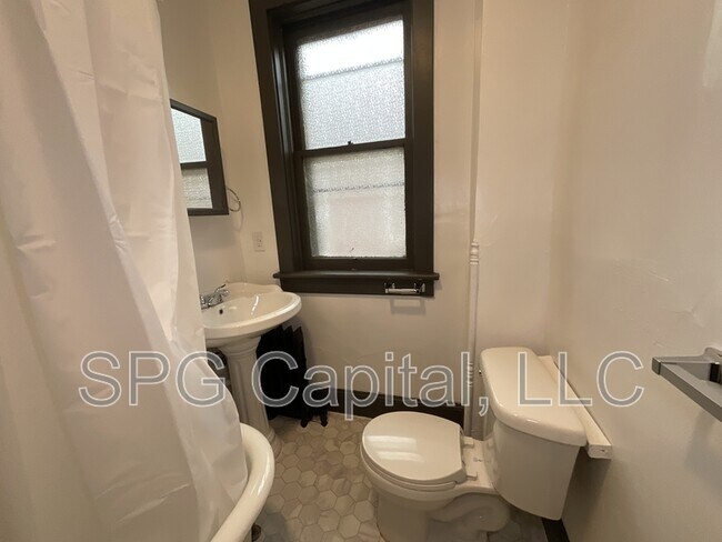 Building Photo - 2122 Susquehanna St