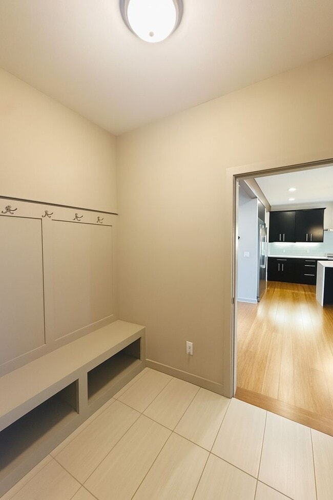 Building Photo - 4bd/2.75ba Renton House