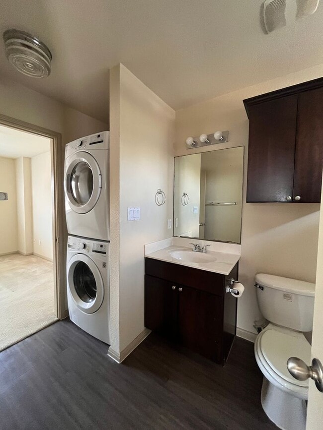 Building Photo - 1bed/1bath Garage Apartment