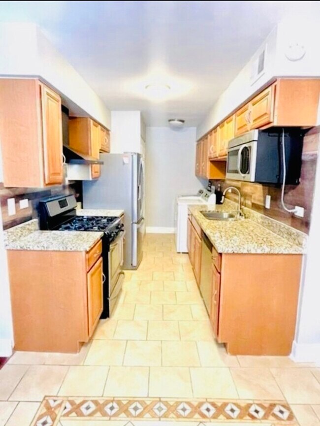 Building Photo - 600 Academy Ct