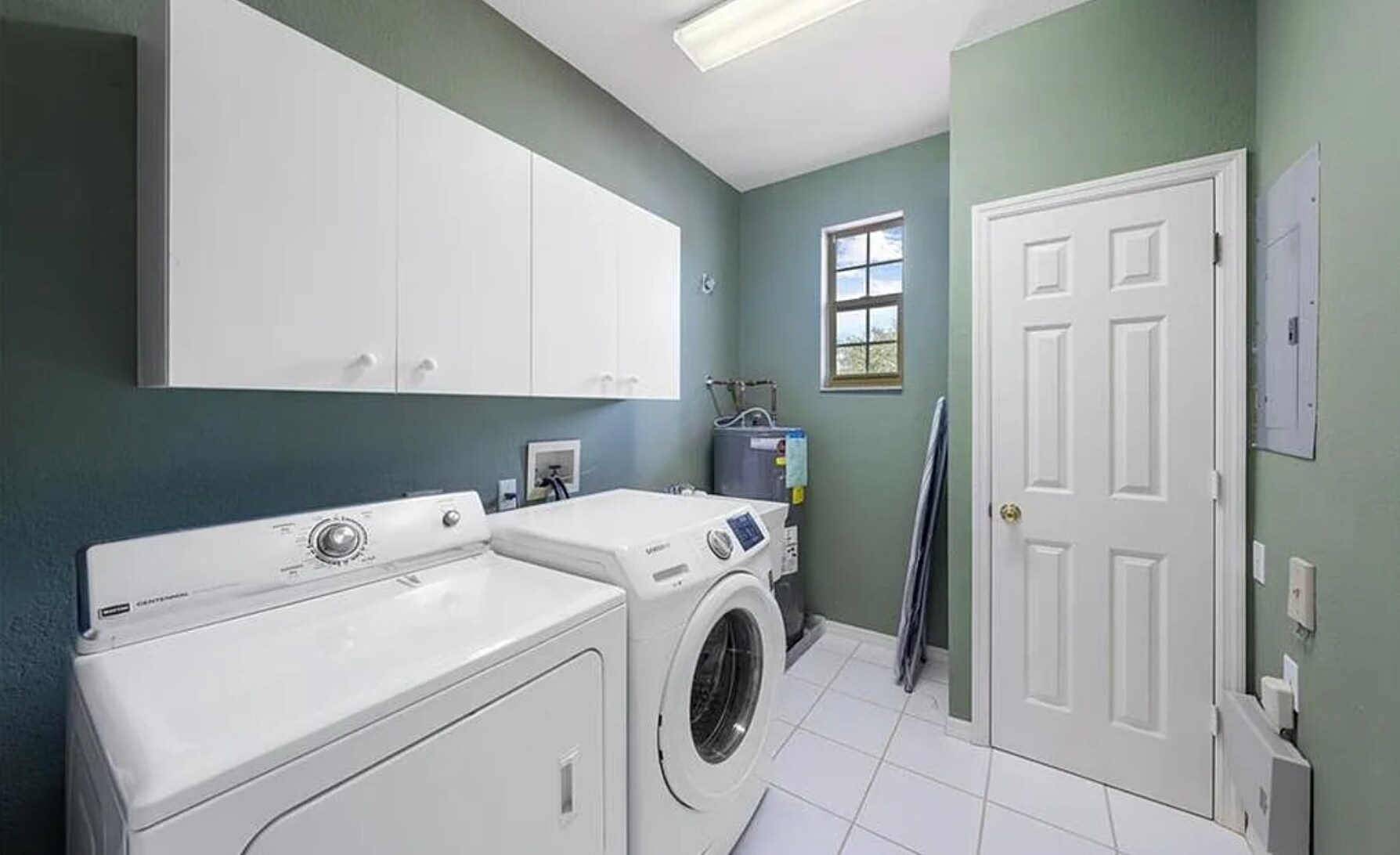 Building Photo - 640 Lalique Cir