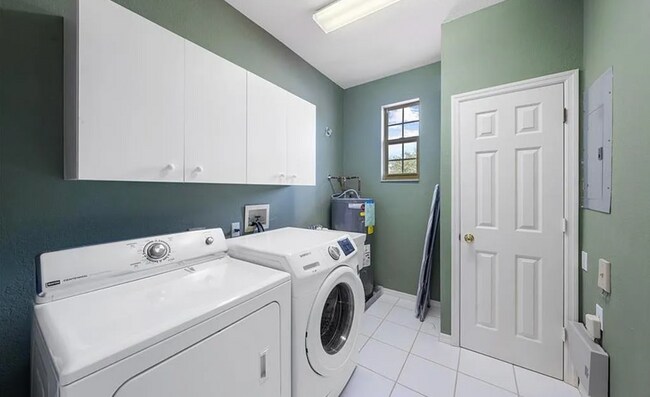 Building Photo - 640 Lalique Cir