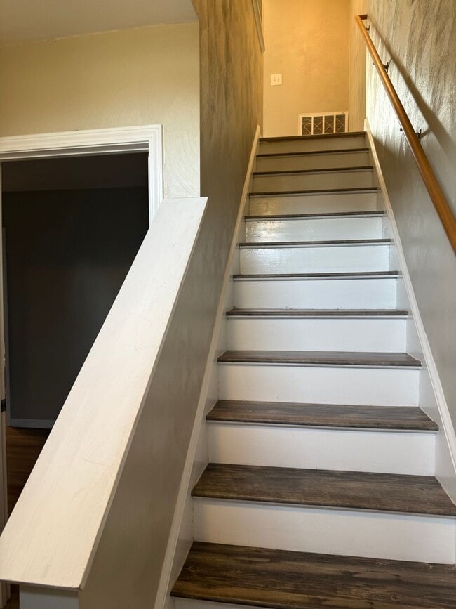 Building Photo - 160 Gretchen Ct