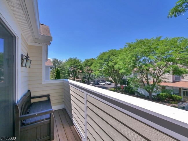 Building Photo - 9 Teal Ln