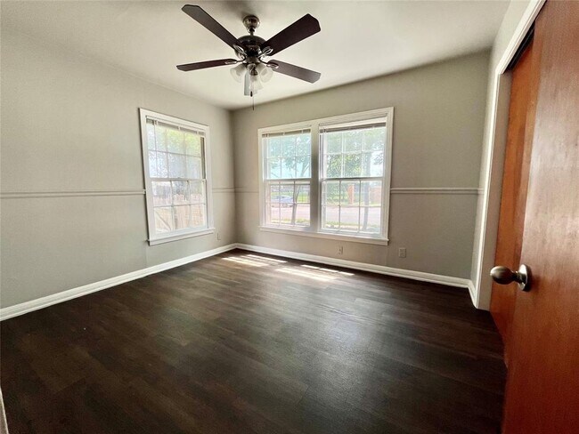 Building Photo - 5101 Guadalupe St