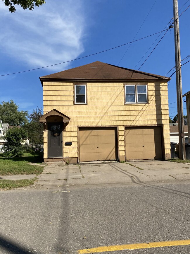 Building Photo - 1102 S 4th Ave W