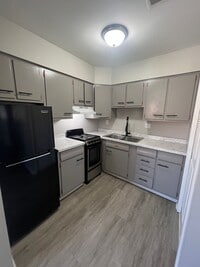 Building Photo - 2343 Harrodsburg Rd