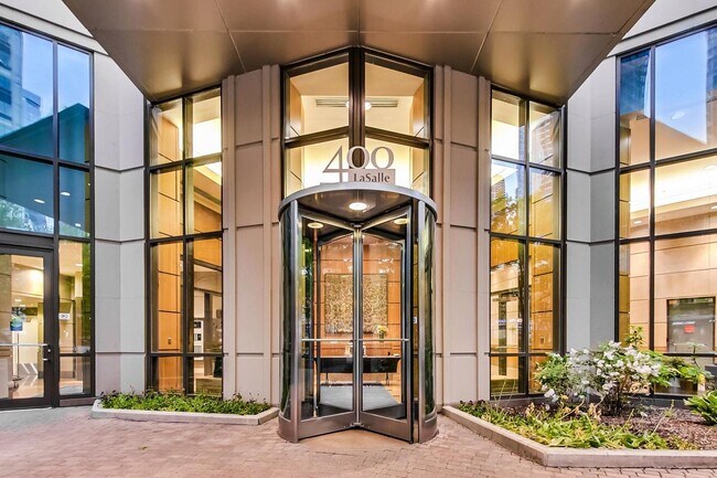 Building Photo - 400 N La Salle Dr