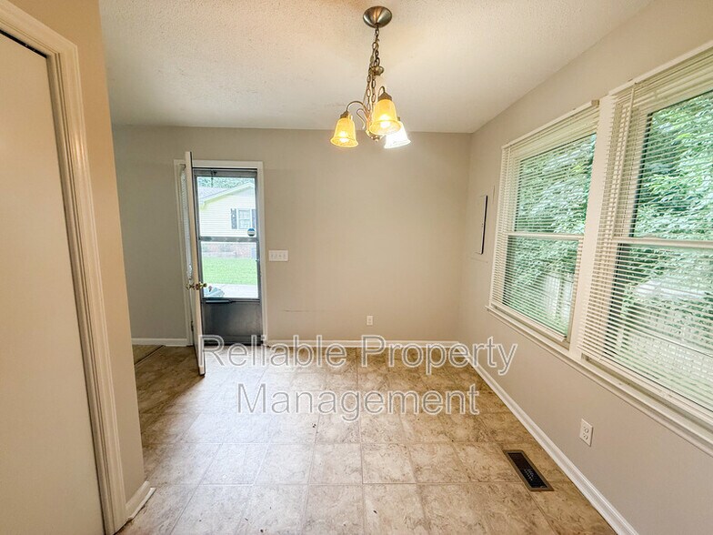 Building Photo - 1606 Cranston Rd