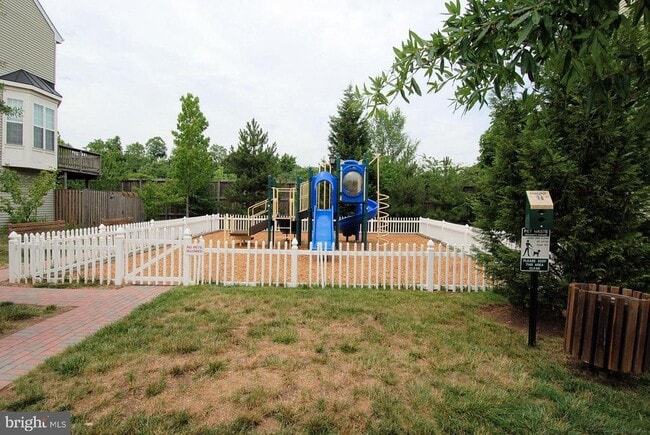 Building Photo - 3811 Eisenhower Ave