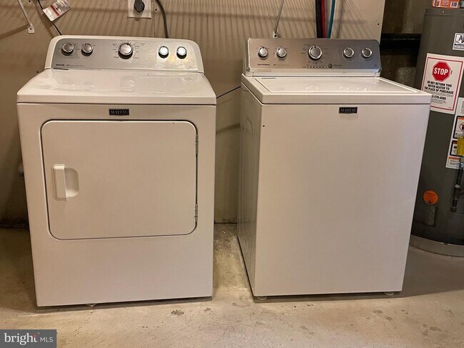 Building Photo - 30 Bridle Ct