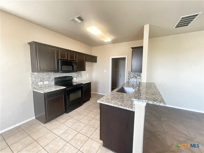 Building Photo - 525 Tom Kemp Dr