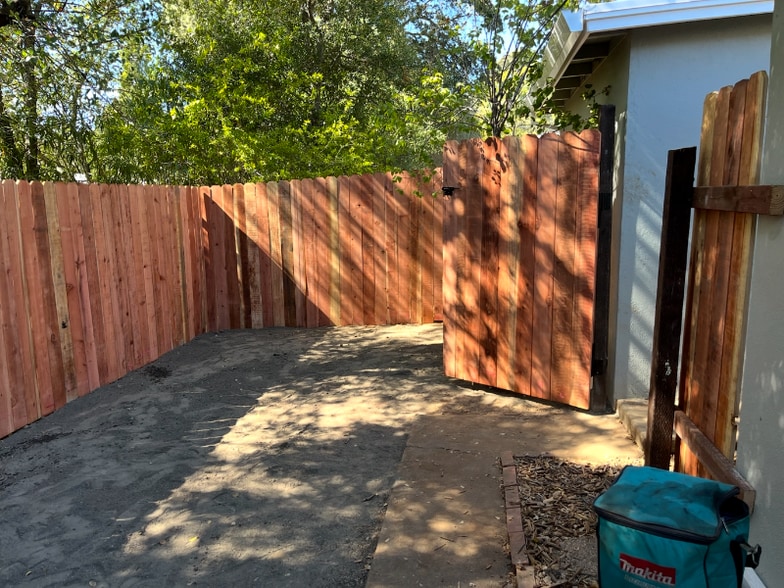 Building Photo - 800 Kelly Way