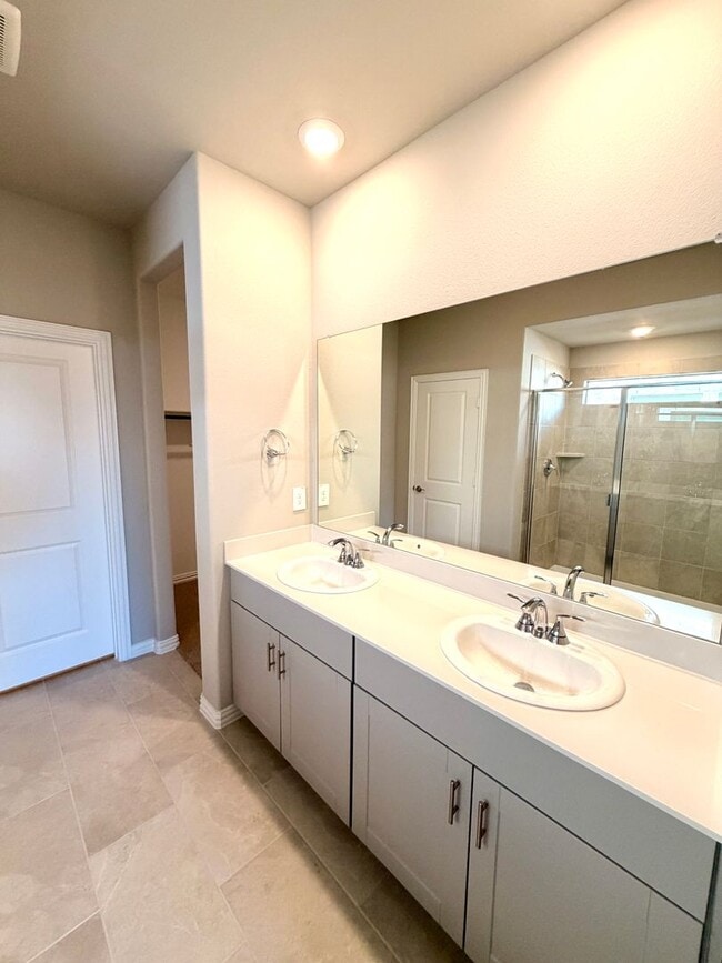 Building Photo - 600 Tidal Dr