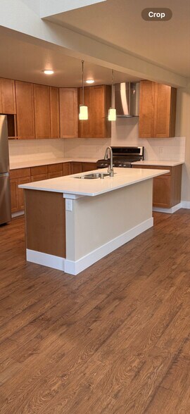 Building Photo - 2527 Wesleyan Dr