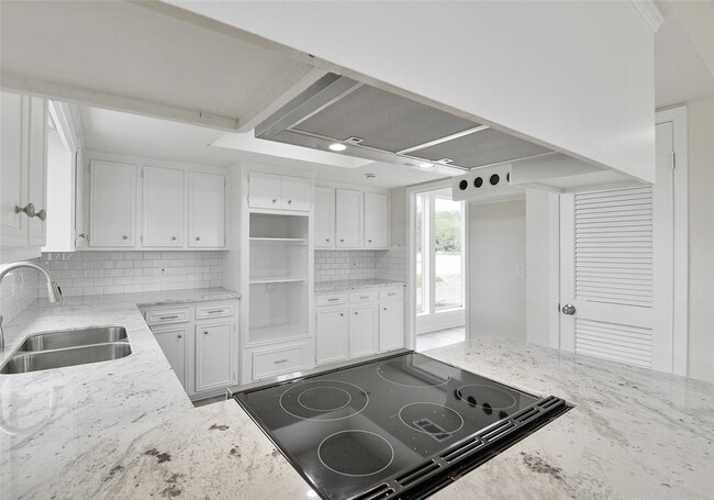 Building Photo - 122 S Diamondhead Blvd