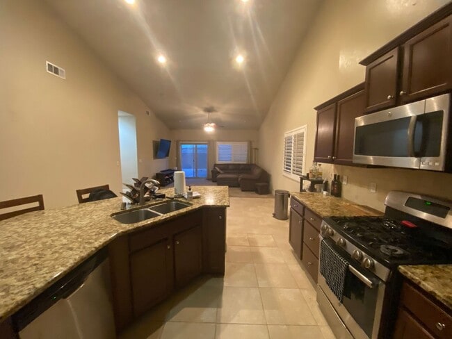 Building Photo - Move into Northwest Hanford and relax in your spa!