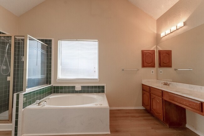 Building Photo - 7414 Westhaven Dr