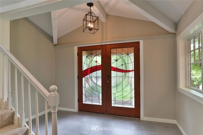 Building Photo - 4 bd 2.5 bathroom single family home in Bellevue
