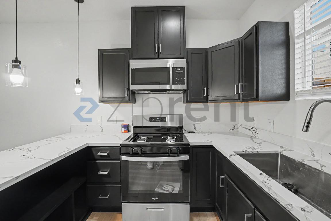 Building Photo - Unit