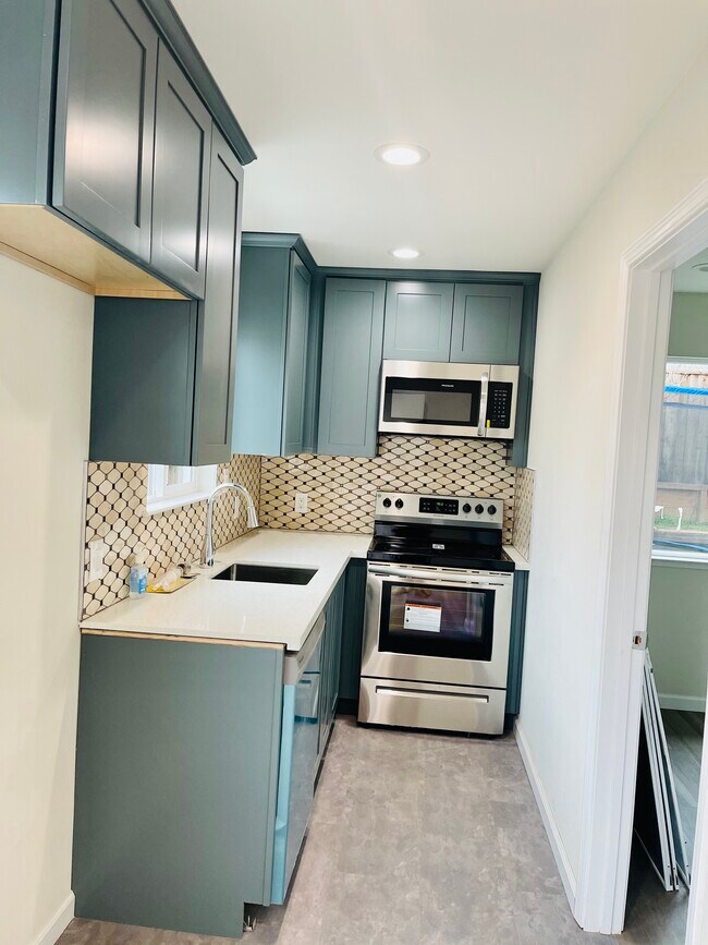 Primary Photo - 359 Serra Dr