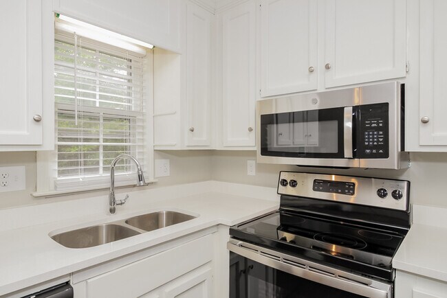 Building Photo - Charming 3-Bedroom Home in Great Location