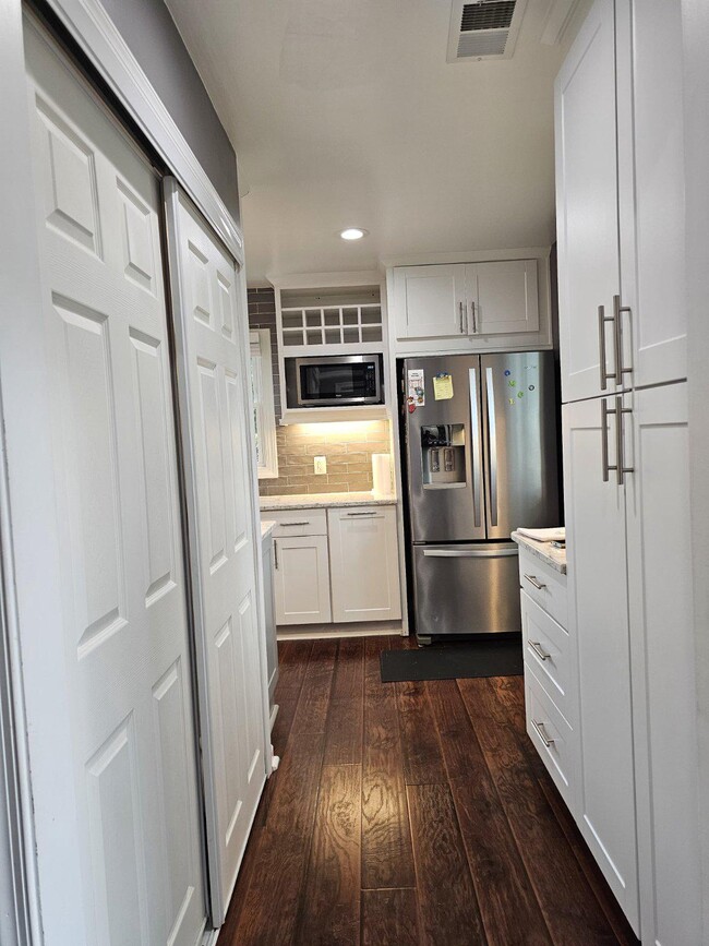 Building Photo - 4226 Embassy Dr