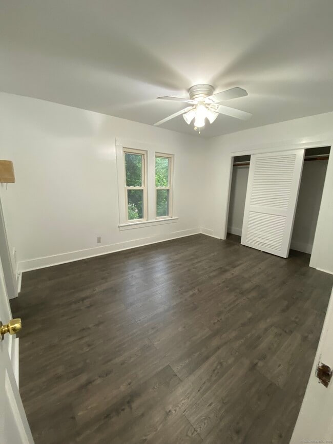 Building Photo - 157 N Oak Ave