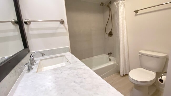 Building Photo - AVAILABLE JULY - 2 BED 2 BATH w/ 2 COVERED...