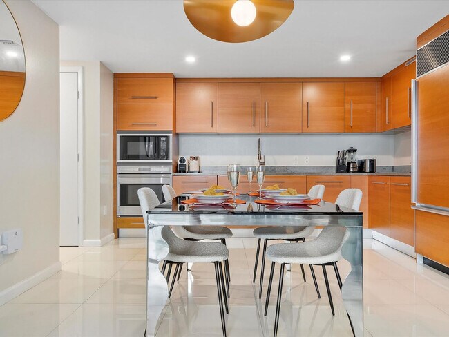 Building Photo - 485 Brickell Ave