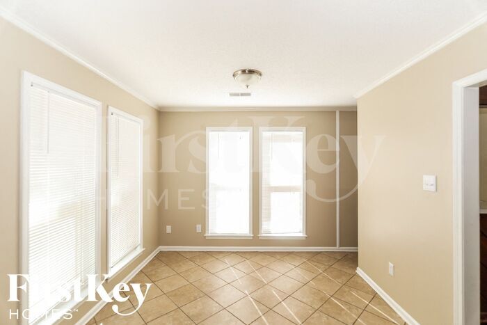 Building Photo - 6390 Star Valley Dr