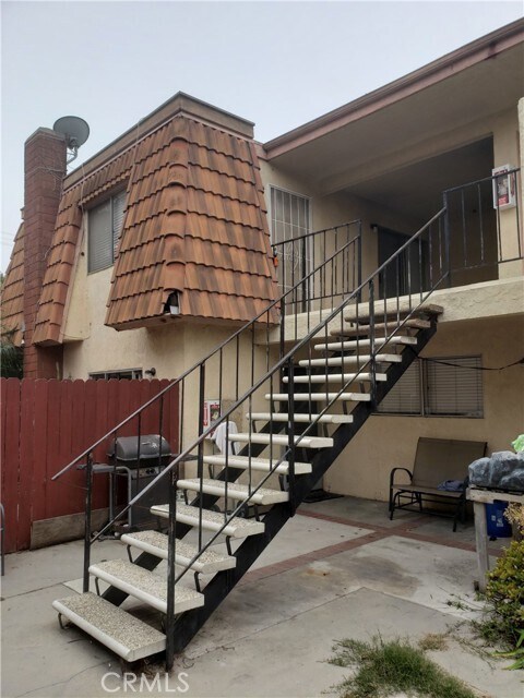 Building Photo - 7631 Ellis Ave