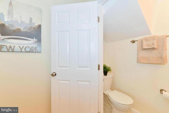 Building Photo - 1648 L St NE