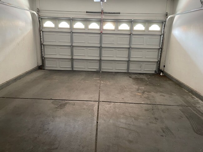 Building Photo - Spacious Condo with Loft & 2-Car Garage – Minutes from the Strip!