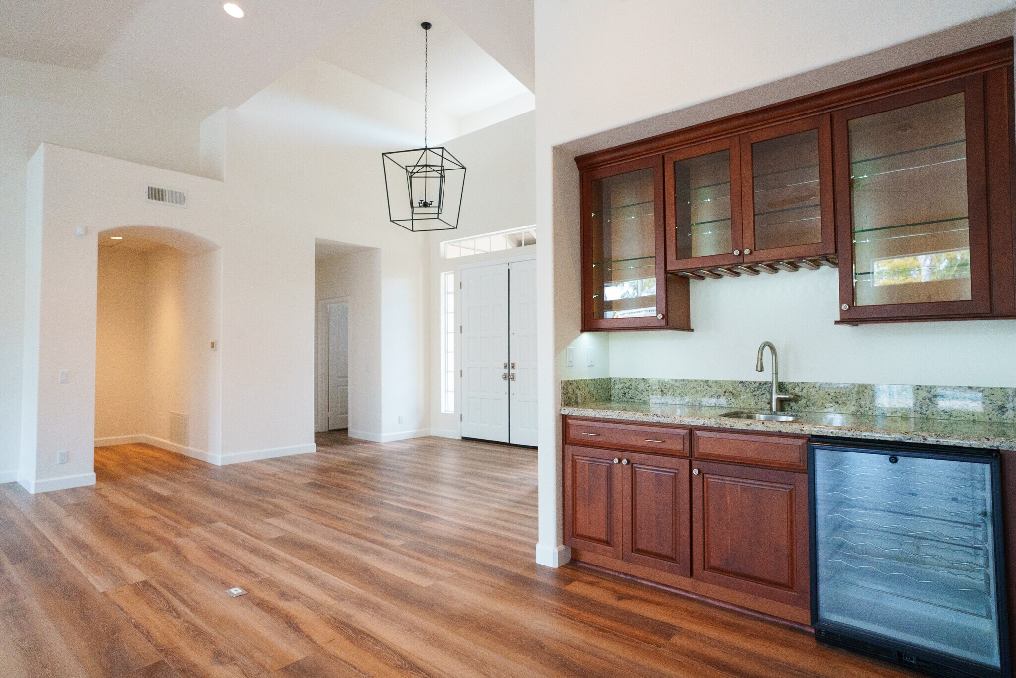 Entry/Bar - 16880 Saint James Dr