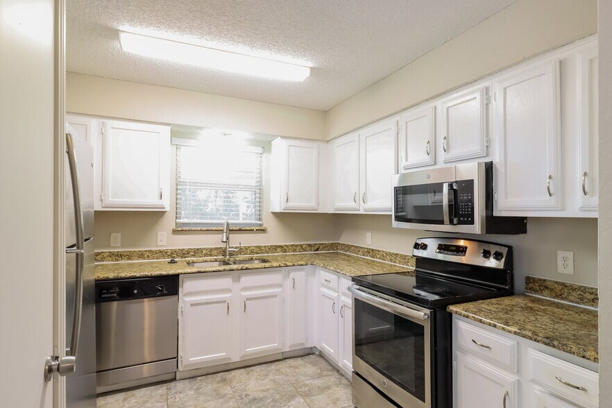 Building Photo - 4200 Cypress Springs Dr